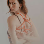 SPANK ME Bondage Gift Set (Medium) | AVAM Molten Choker, AVAM Flogger, Bondage Rope