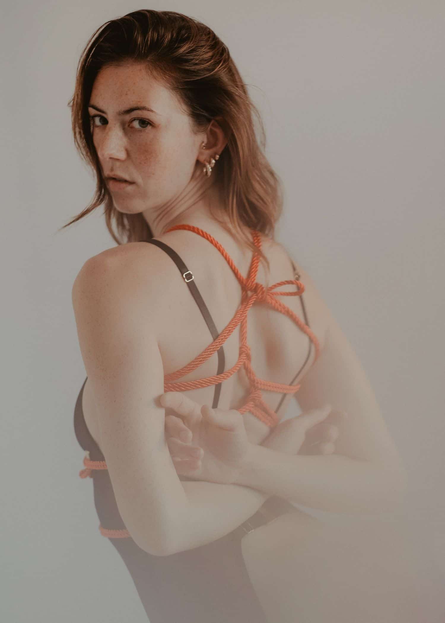 SPANK ME Bondage Gift Set (Medium) | AVAM Molten Choker, AVAM Flogger, Bondage Rope