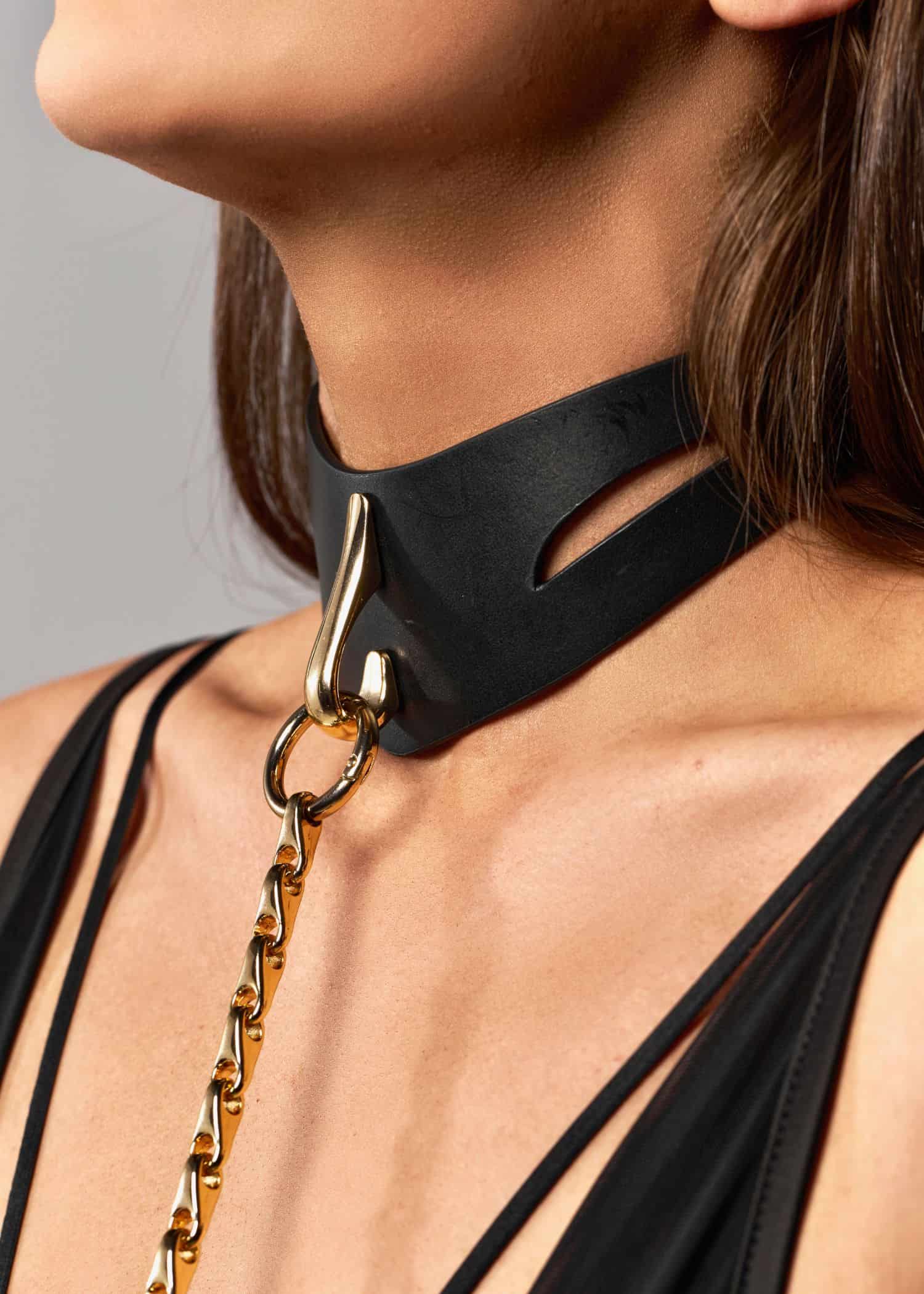 SPANK ME Bondage Gift Set (Medium) | AVAM Molten Choker, AVAM Flogger, Bondage Rope