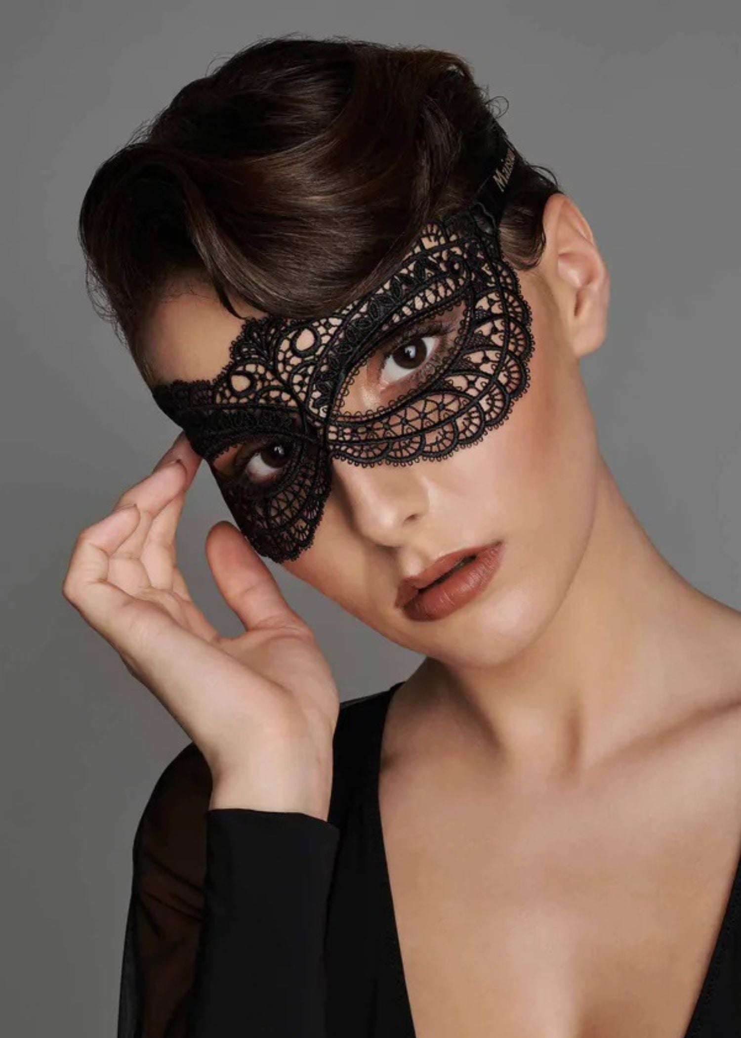 Maison Close Le Ravissant Les Romantiques Mask (Black) | Avec Amour Luxury Lingerie