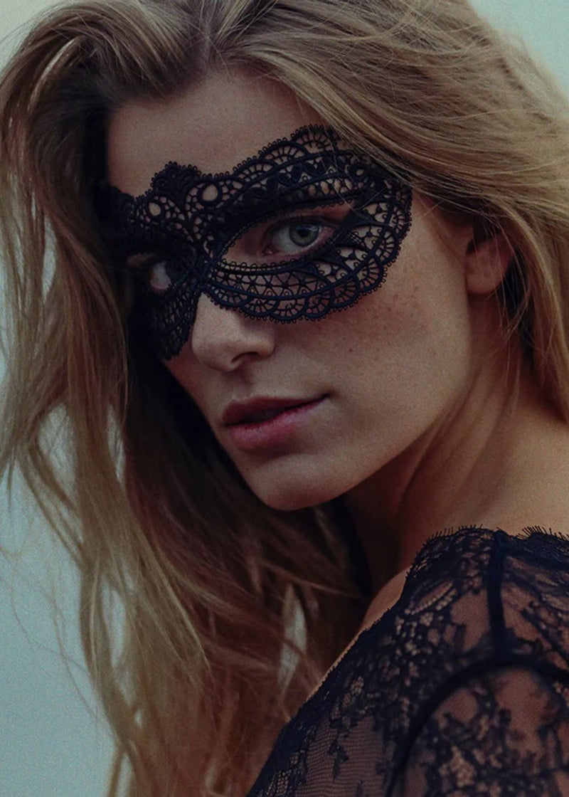 Maison Close Le Ravissant Les Romantiques Mask (Black) | Avec Amour Luxury Lingerie